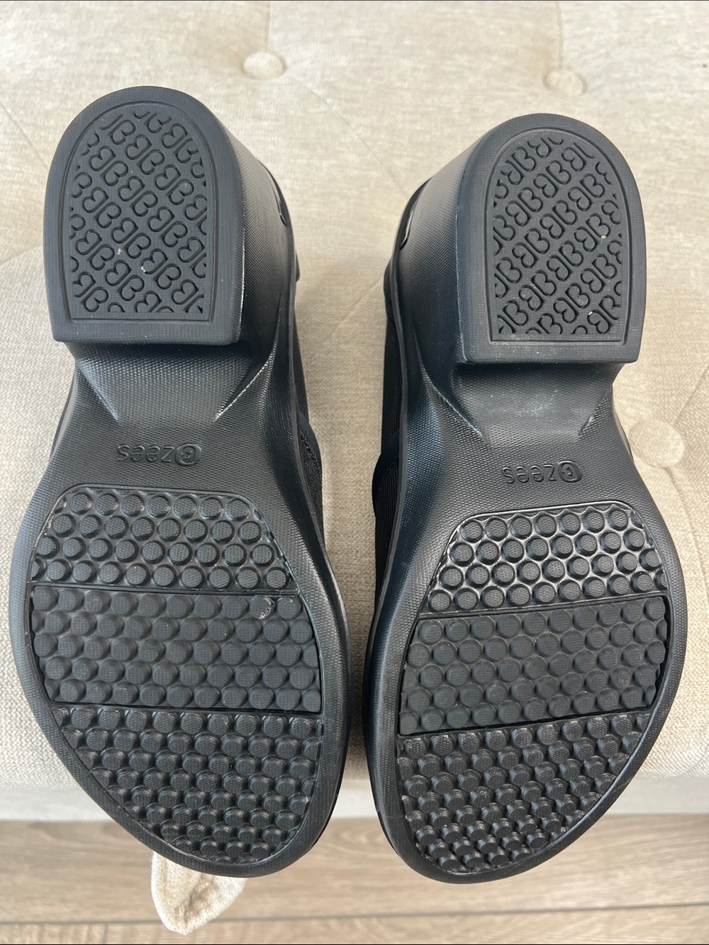 NWOT Bzees Treasure Slip On Casual Black Pumps Heels Comfort Shoes - Picture 8 of 9